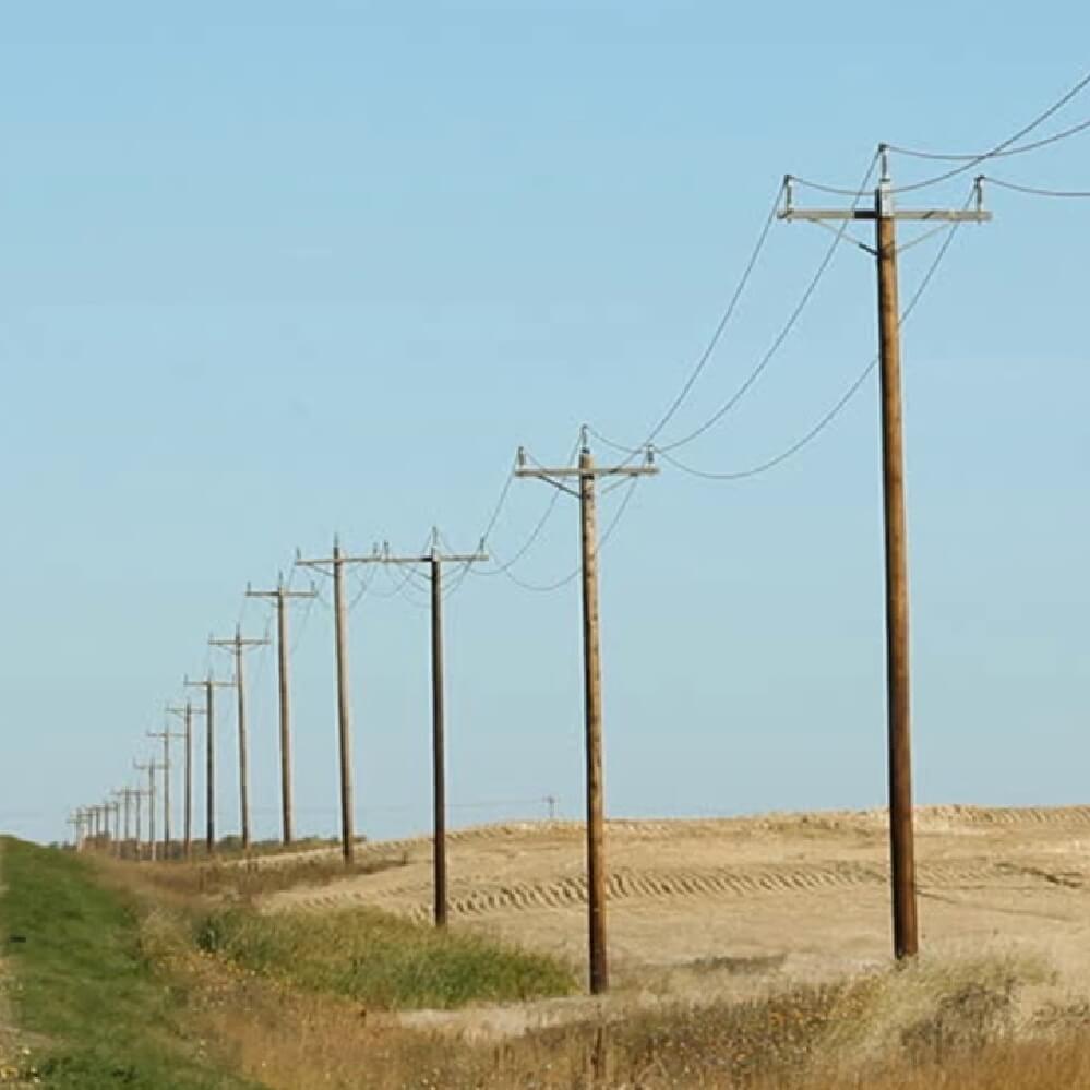 Big poles. Столбы ЛЭП 10кв. Деревянные опоры ЛЭП. Деревянные столбы электропередач. Деревянные столбы ЛЭП.